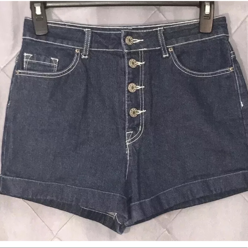 NWOT BDG SUPER HIGH RISE FOXY SHORTS sz 29W